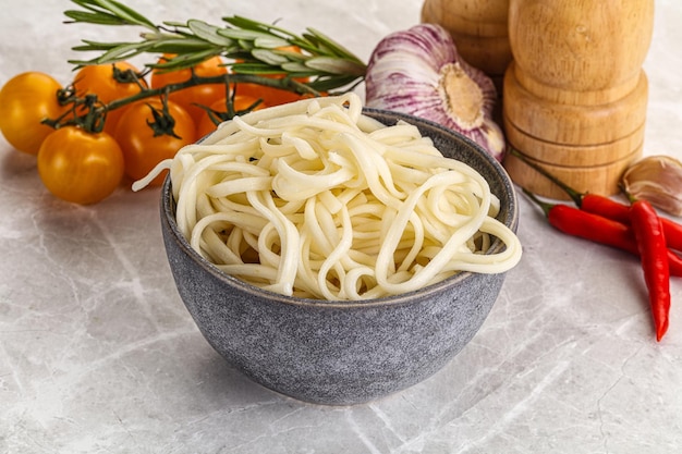 Macarrão Udon da culinária asiática Traditiona