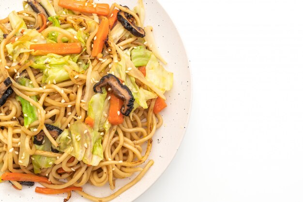 macarrão yakisoba frito com legumes