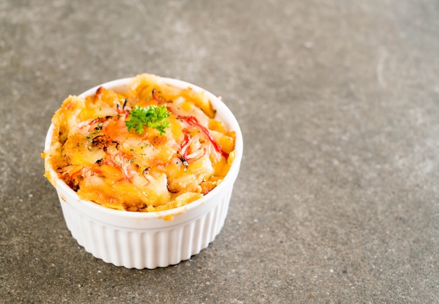 macarrones al horno con queso y palitos de cangrejo