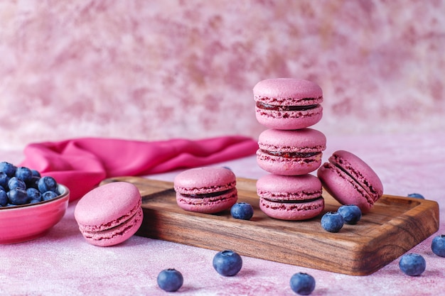 Macarrones con arándanos.