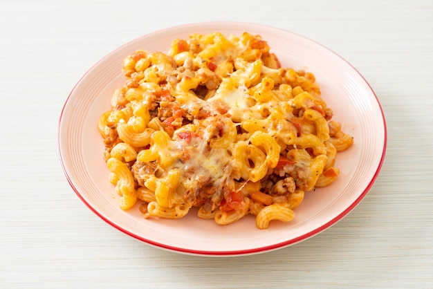 Macarrones caseros a la boloñesa con queso