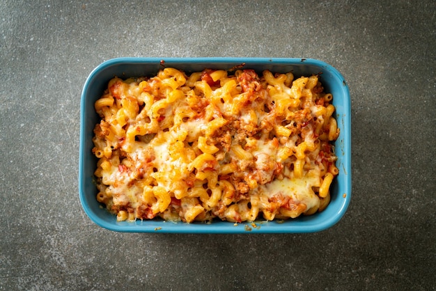 Macarrones caseros a la boloñesa con queso