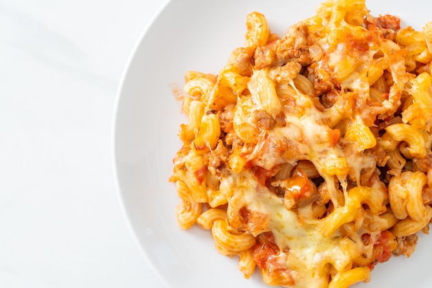 Macarrones caseros a la boloñesa con queso