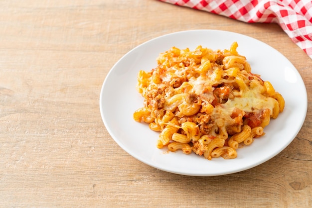 Macarrones caseros a la boloñesa con queso