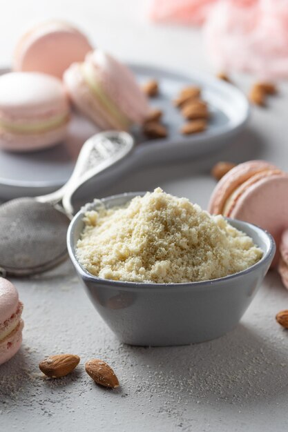 Macarrones rosas con harina de almendras