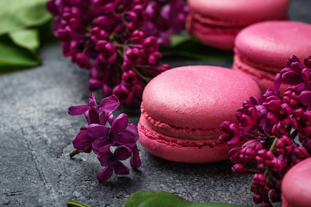 Macarrones rosas y lilas.