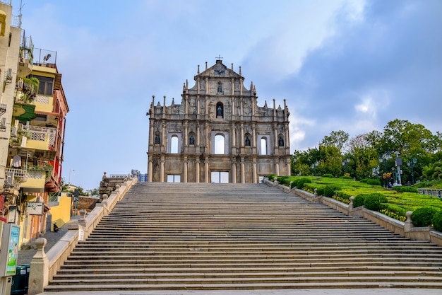 Macau, China - 2. April 2020: Ruinen der 1640 erbauten katholischen Kirche St. Paul, Macaos bekanntestes Wahrzeichen und UNESCO-Weltkulturerbe