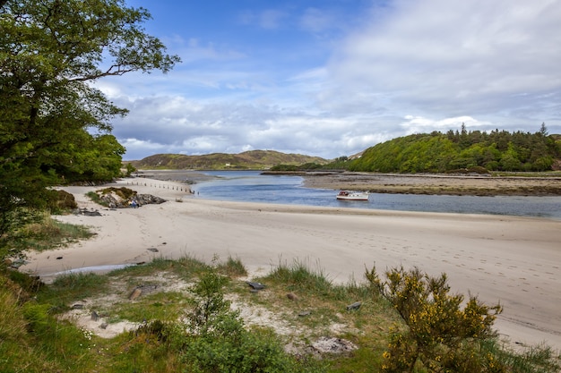 Machen Sie eine Pause vom Boot in der Mündung der Morar Bay in den West Highlands von Schottland