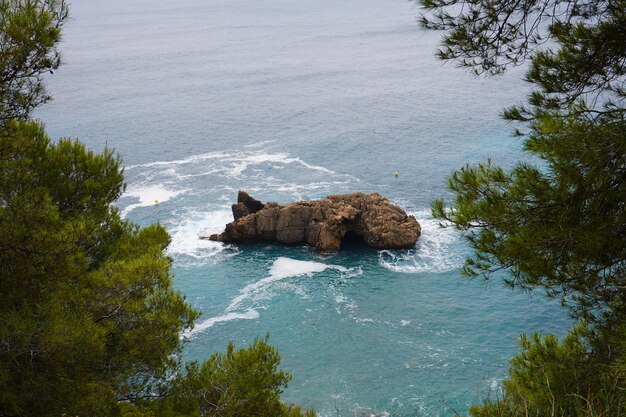 Machen Sie einen Spaziergang an der Küste Alicantes entlang der wunderschönen Strände Javea Altea