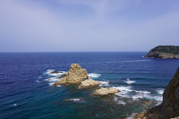 Machen Sie einen Spaziergang an der Küste Alicantes entlang der wunderschönen Strände Javea Altea