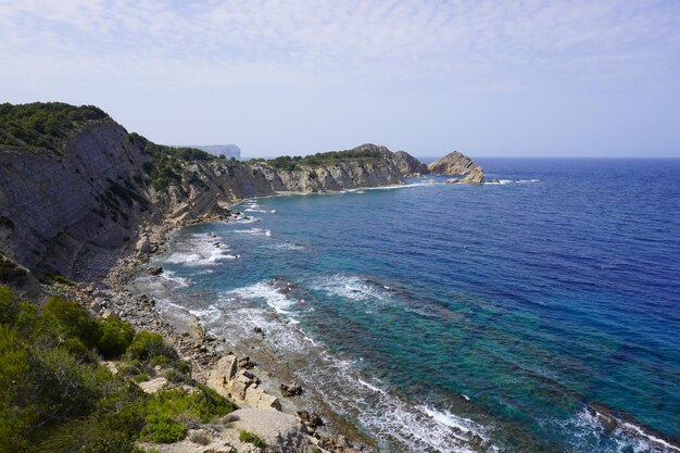 Machen Sie einen Spaziergang an der Küste Alicantes entlang der wunderschönen Strände Javea Altea