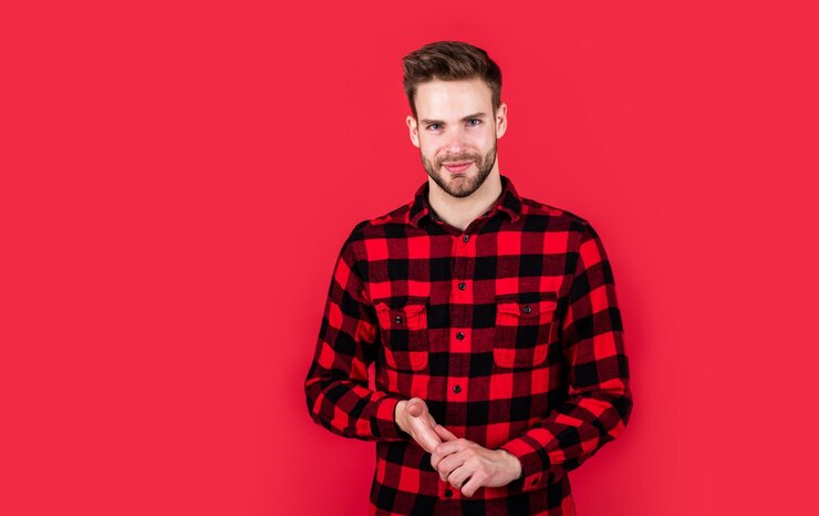 Foto macho com cabelo arrumado na moda e barbearia de barba