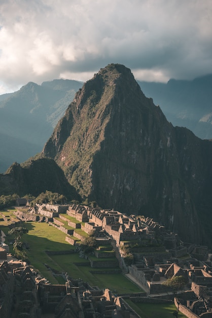 Machu Picchu en la cordillera vista desde arriba