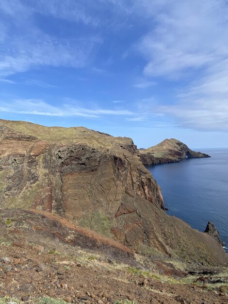 Madeira es el centro turístico de Europa Una isla de eterna primavera con muchas flores montañas y árboles verdes