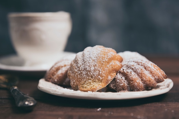 Madeleines francesas com beurre noisette.