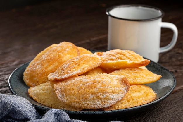 Madeleines tradicionais com açúcar polvilhado