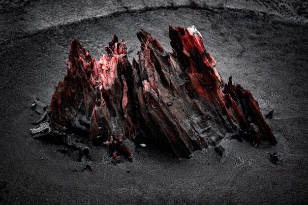 Foto madera flotante con textura de lava
