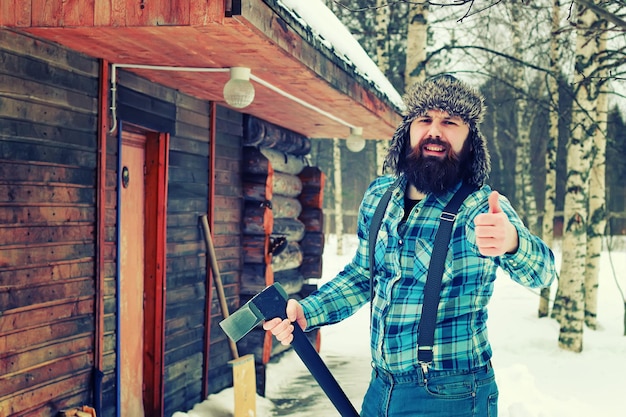 Foto madera de hacha de hombre de invierno