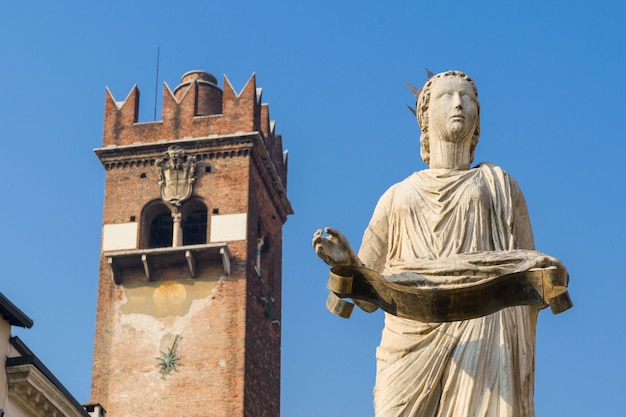 Madonna Verona auf der Piazza delle Erbe