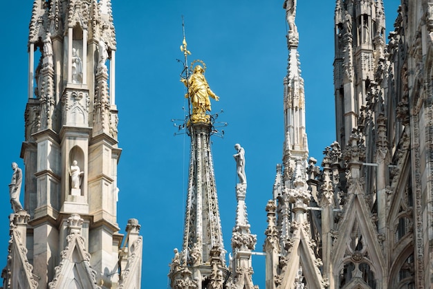 Madonnina en lo alto de la Catedral de Milán