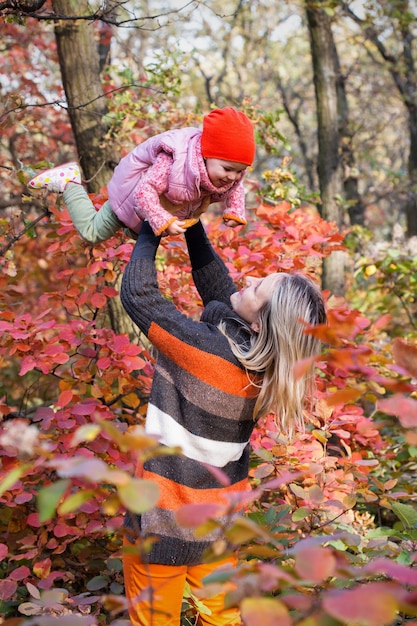 Madre e hija, aire libre