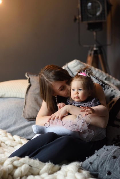 Madre e hija se divierten juntas antes de navidad