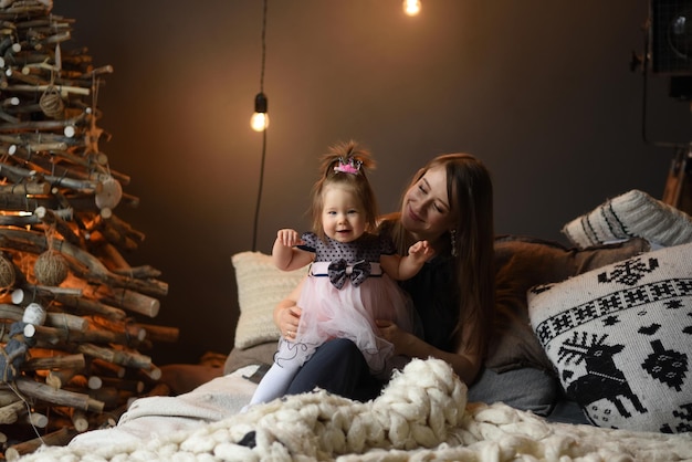 Madre e hija se divierten juntas antes de navidad