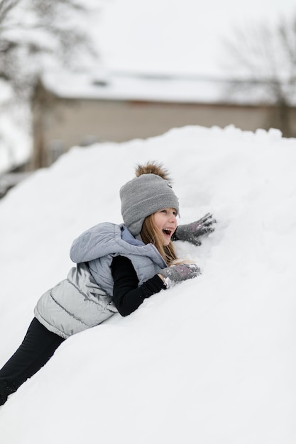 Madre e hija em la nieve 1