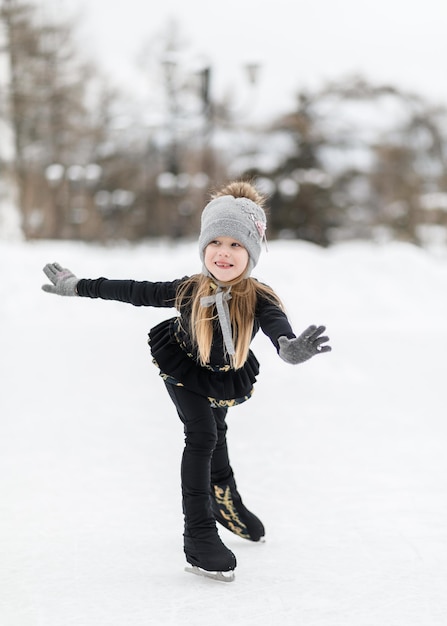 Madre e hija en la nieve 1