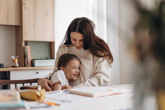 Madre e hija estudian juntas