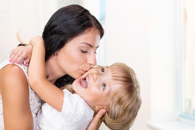 Madre e hija. Familia feliz