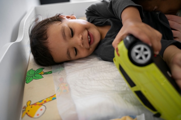 Foto madre e hijo divirtiéndose