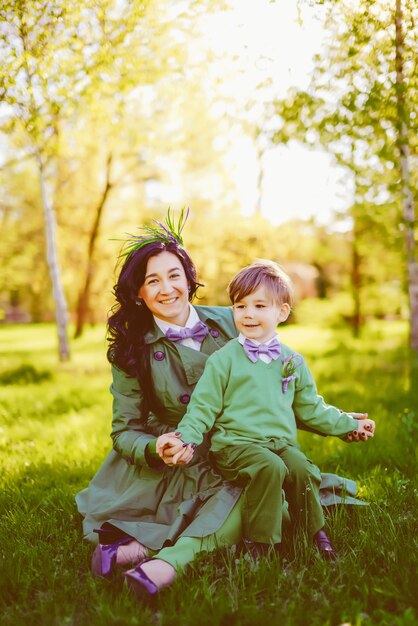 Madre e hijo de moda