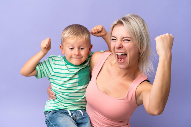 Madre e hijo sobre antecedentes aislados