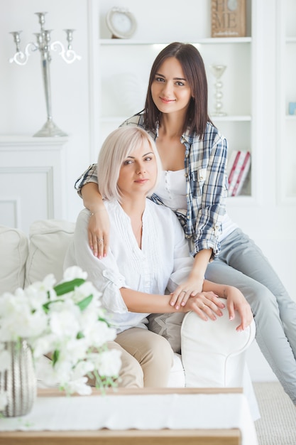 madre y su hija juntas juntas