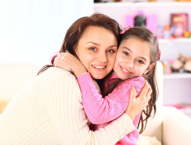 La madre con su hija.