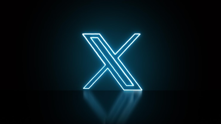 Foto madrid españa agosto 2023 logotipo de twitter de neón nuevo logotipo twittertwitter x sobre fondo negro