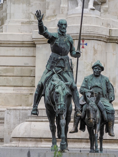 MAdrid espanha lugar placa de espana monumento Miguel de Cervantes