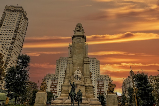 MAdrid espanha lugar placa de espana monumento Miguel de Cervantes