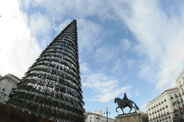 Madrid großer Weihnachtsbaum in Sol-Türplatz