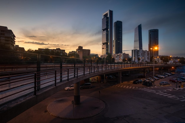 Foto madrid quatro torres icônicas. madri, espanha.