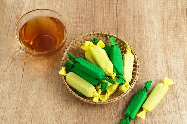 Madu Mongso, traditionelle indonesische Snacks, hergestellt aus fermentiertem schwarzem Klebreis und Kokosmilch