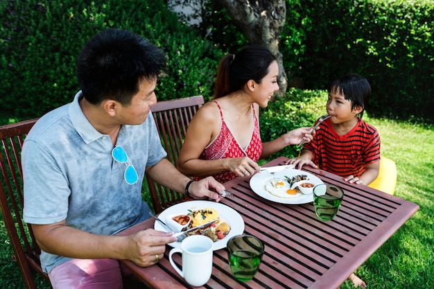 Mãe, alimentação, café manhã, para, dela, filho