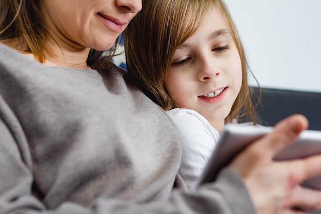 Mãe e filha, aproveitando o tempo juntos