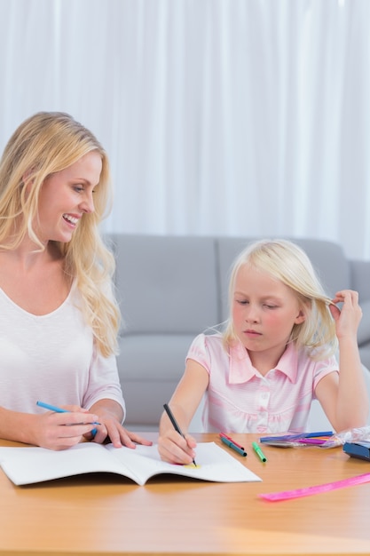 Mãe e filha, juntas