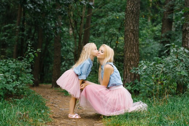 Mãe e filha na mesma roupa