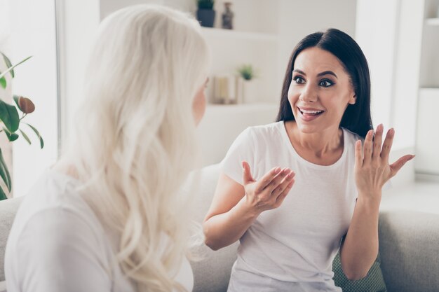 mãe e filha passando um tempo juntas