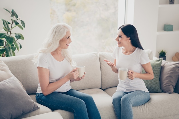 Mãe e filha passando um tempo juntas