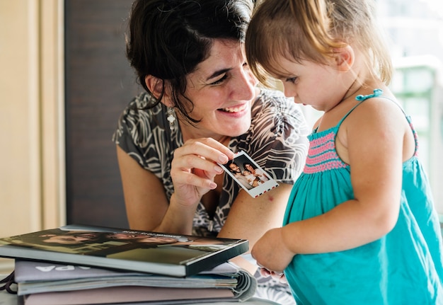 Foto mãe e filha tempo de qualidade