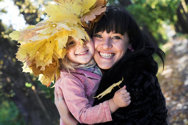 Mãe feliz com sua filha